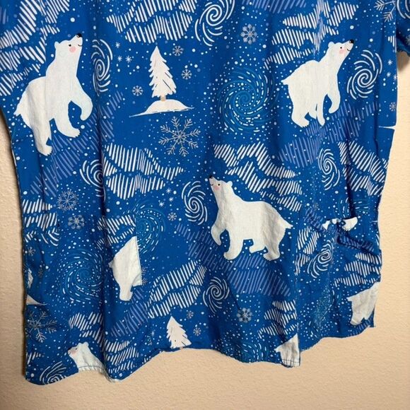 Zoe + Chloe Scrub Top Women's Large Blue Short Sleeve Winter Polar Bear Holiday - Picture 4 of 8